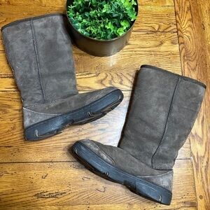 𝅺UGG Austrailia Women's Brown Leather Classic Tall Boots ~ Size W6.